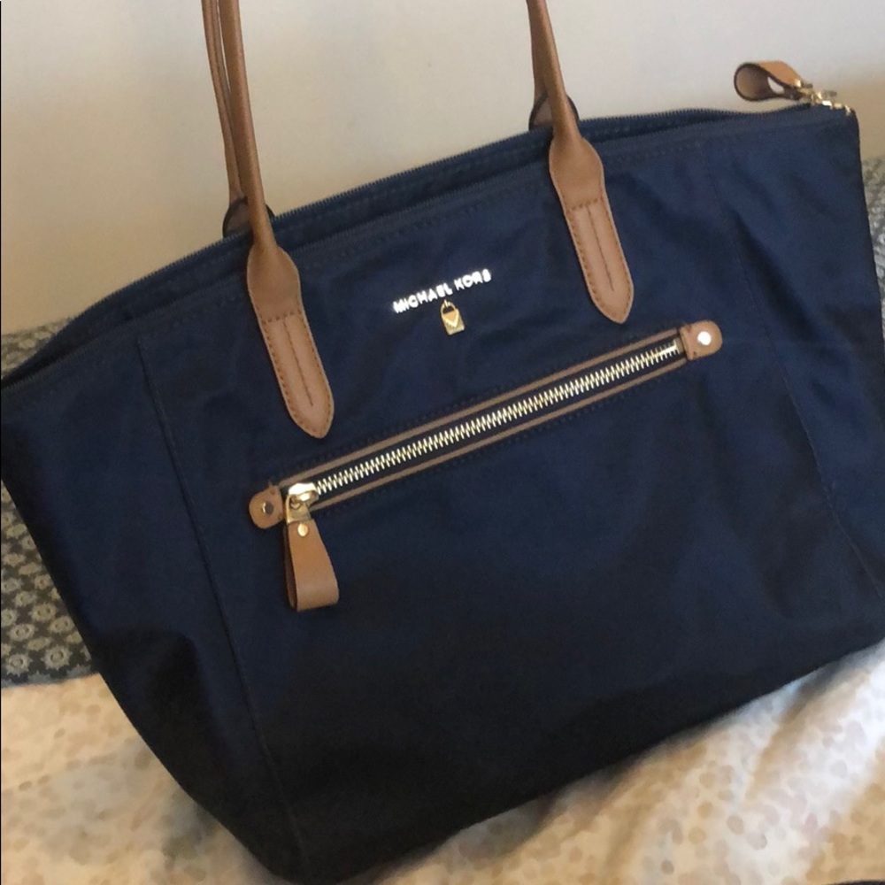 Michael Kors - Picture 2 of 2